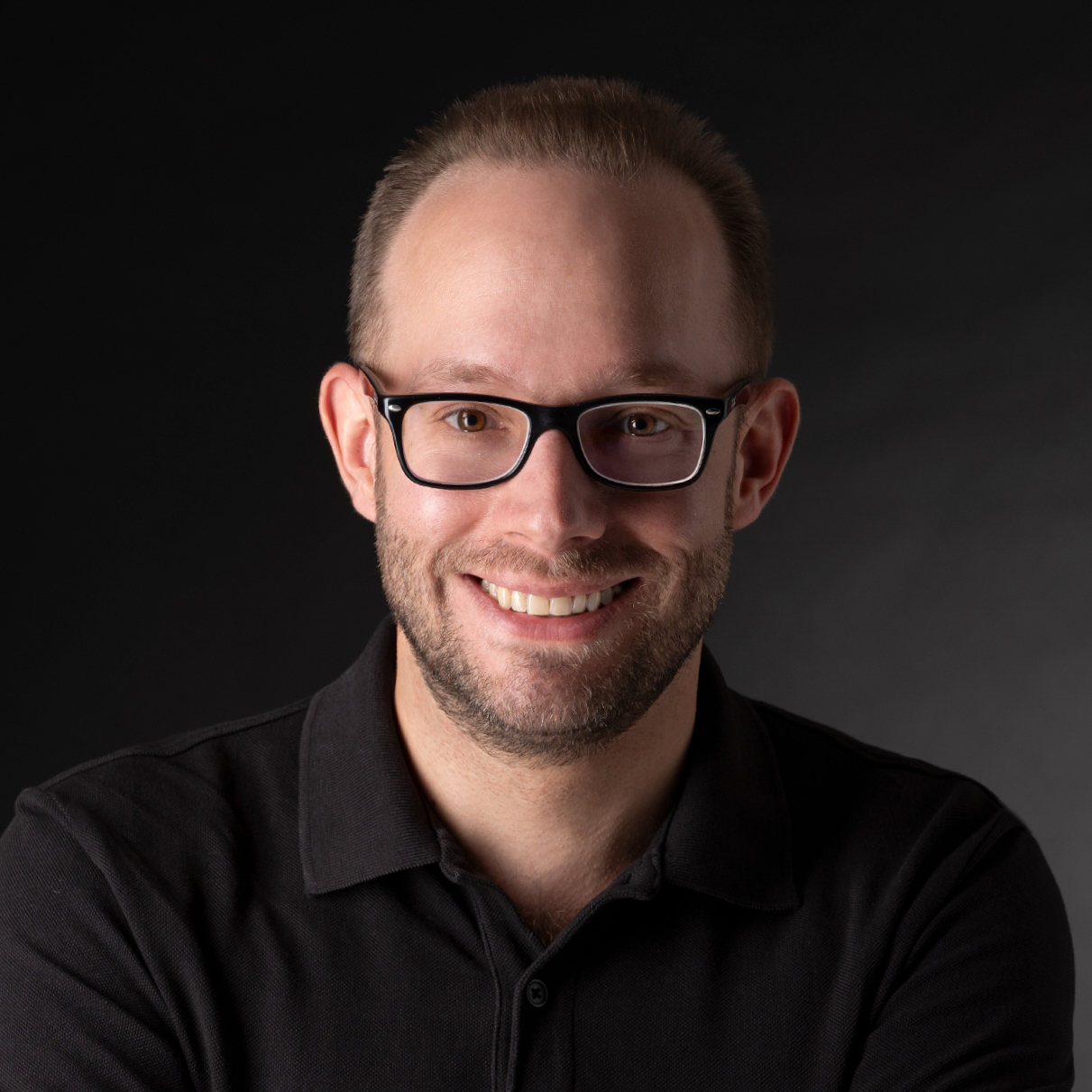 Porträtfoto von Tobias Schwalm